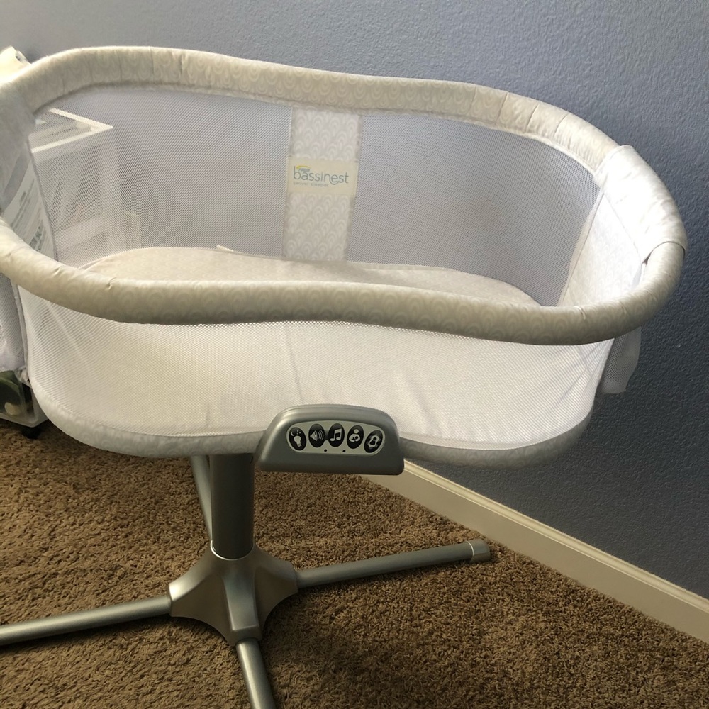 Halo Bassinest Swivel Sleeper ( Premiere)